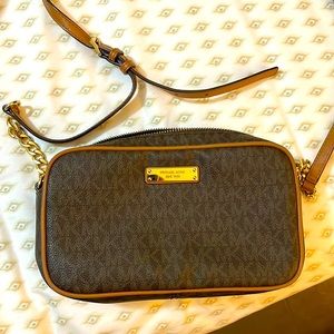 Michael kors crossbody bag